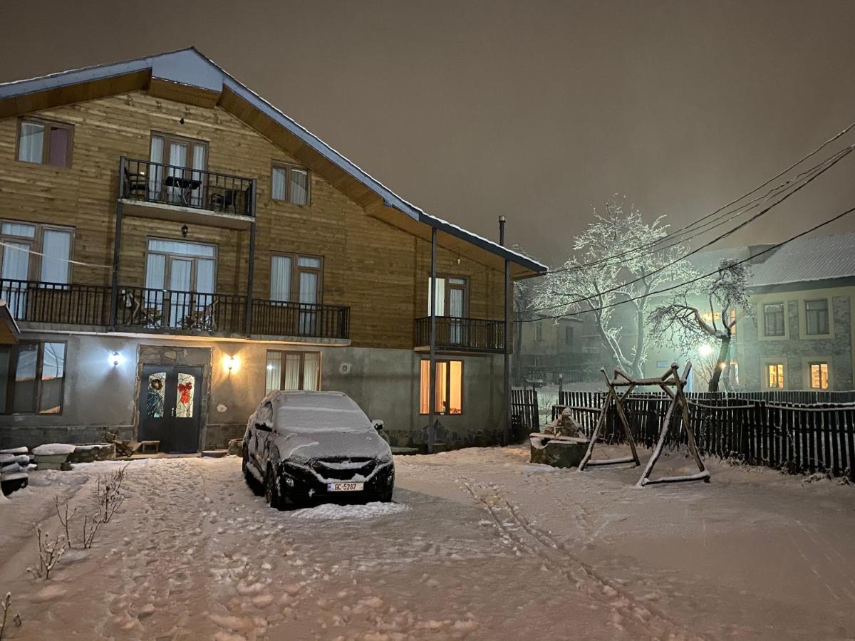 Manana Japaridze'S Guesthouse Mestia Buitenkant foto