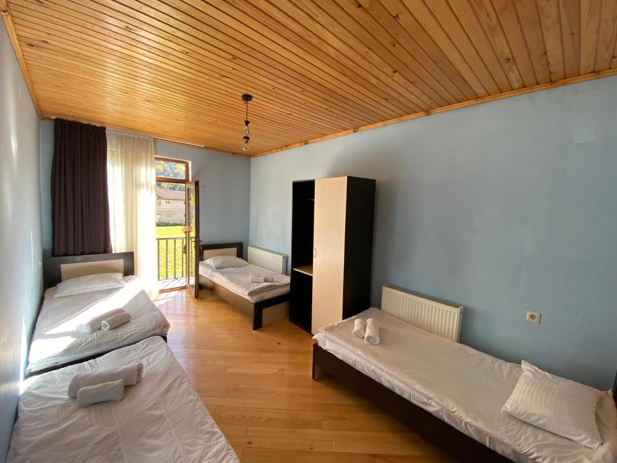 Manana Japaridze'S Guesthouse Mestia Buitenkant foto