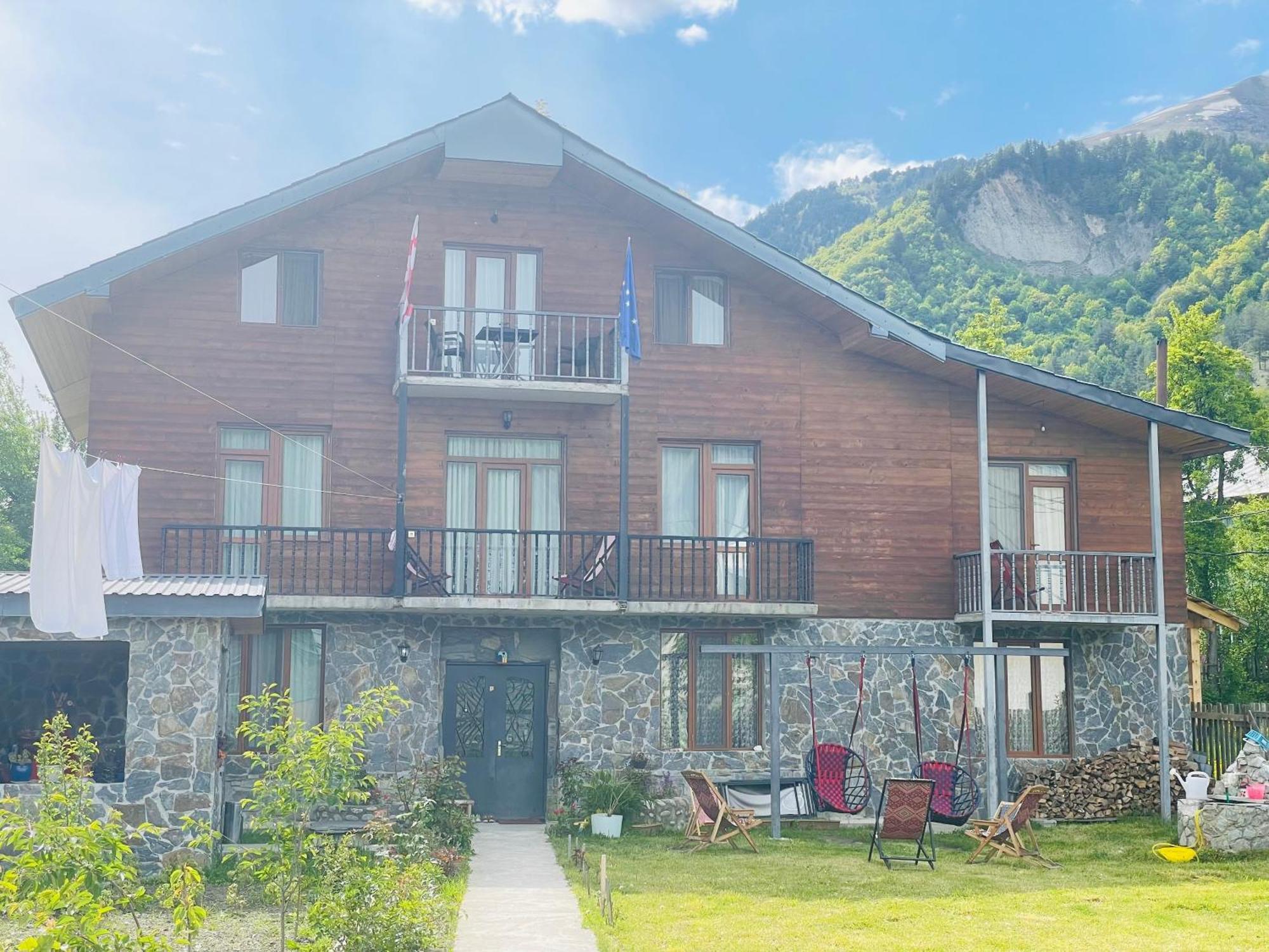 Manana Japaridze'S Guesthouse Mestia Buitenkant foto