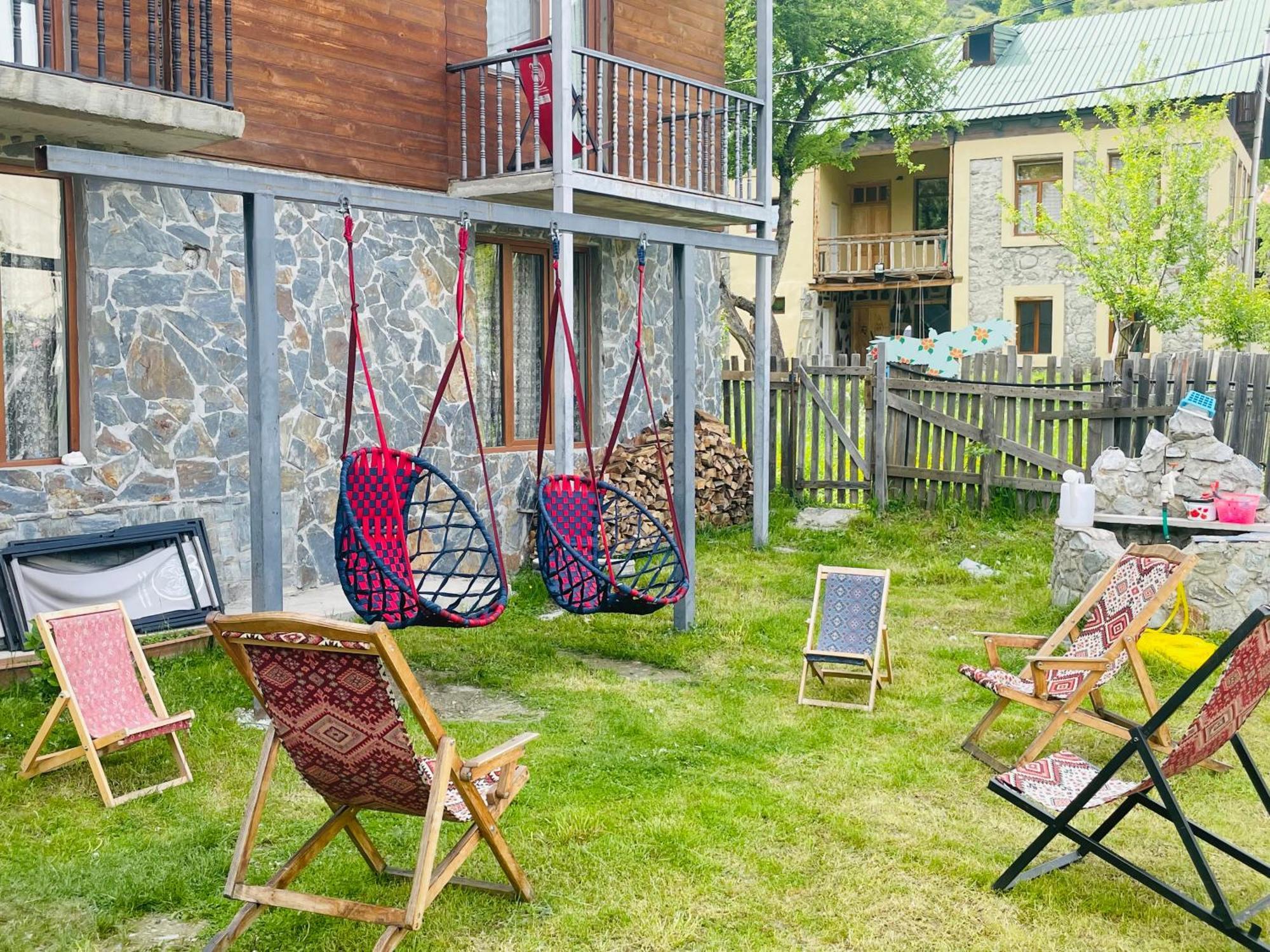 Manana Japaridze'S Guesthouse Mestia Buitenkant foto