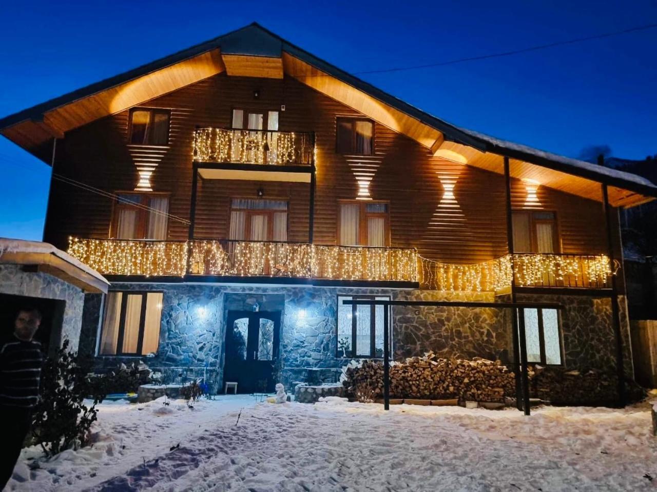 Manana Japaridze'S Guesthouse Mestia Buitenkant foto